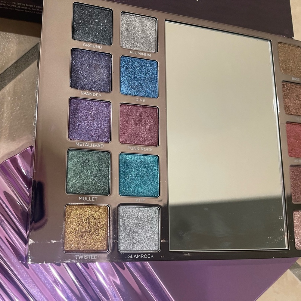 Urban Decay Heavy Metals Eyeshadow Palette - Picture 3 of 7